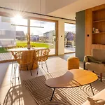 Milo Villa *